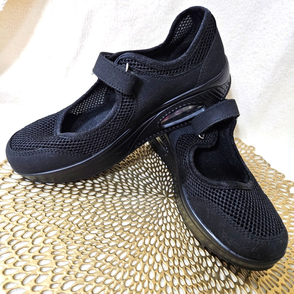 Walking Shoes Black size 9